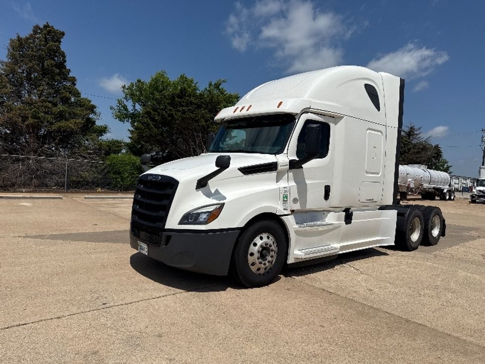 Sleeper Tractor-Heavy Duty Tractors-Freightliner-2020-T12664ST-Enid-OK-556,651\n\t\tmiles-$ 58,250 - Image 3