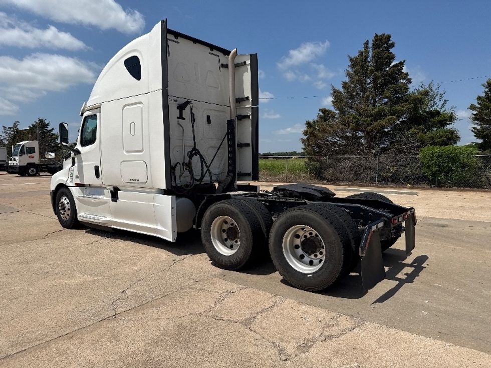Sleeper Tractor-Heavy Duty Tractors-Freightliner-2020-T12664ST-Enid-OK-556,651\n\t\tmiles-$ 58,250 - Image 5