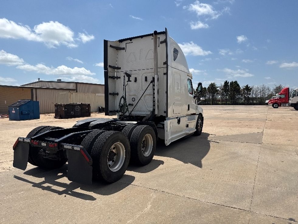 Sleeper Tractor-Heavy Duty Tractors-Freightliner-2020-T12664ST-Enid-OK-556,651\n\t\tmiles-$ 58,250 - Image 7