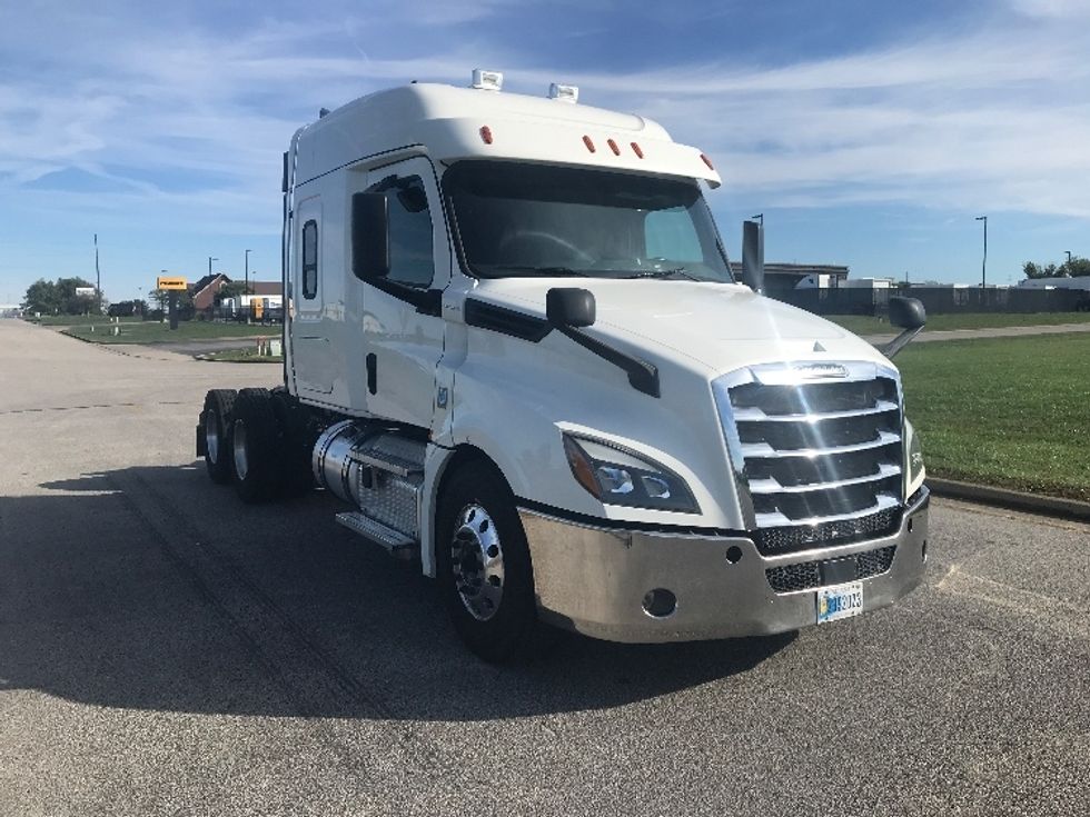 Sleeper Tractor-Heavy Duty Tractors-Freightliner-2020-T12664ST-Evansville-IN-262,652\n\t\tmiles-$ 74,750 - Image 1