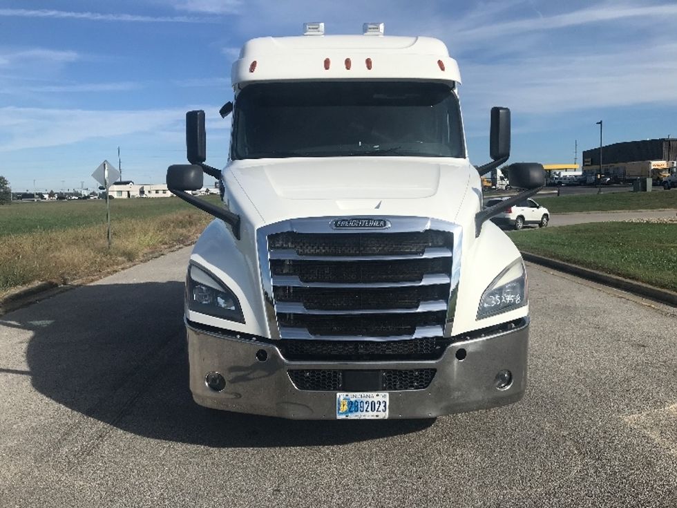 Sleeper Tractor-Heavy Duty Tractors-Freightliner-2020-T12664ST-Evansville-IN-262,652\n\t\tmiles-$ 74,750 - Image 2