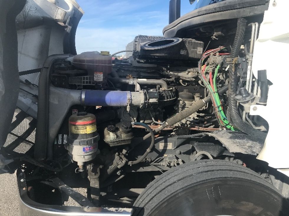 Sleeper Tractor-Heavy Duty Tractors-Freightliner-2020-T12664ST-Evansville-IN-262,652\n\t\tmiles-$ 74,750 - Image 21