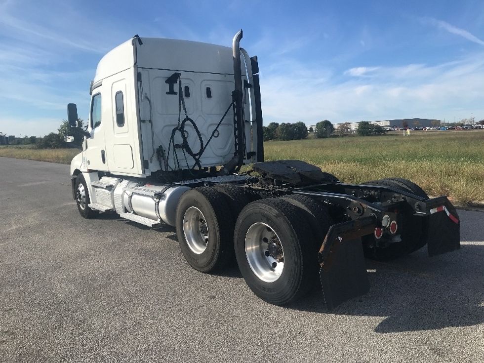 Sleeper Tractor-Heavy Duty Tractors-Freightliner-2020-T12664ST-Evansville-IN-262,652\n\t\tmiles-$ 74,750 - Image 5
