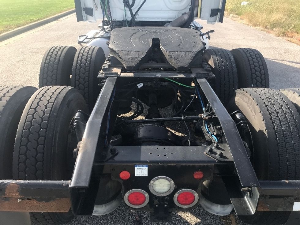 Sleeper Tractor-Heavy Duty Tractors-Freightliner-2020-T12664ST-Evansville-IN-262,652\n\t\tmiles-$ 74,750 - Image 6
