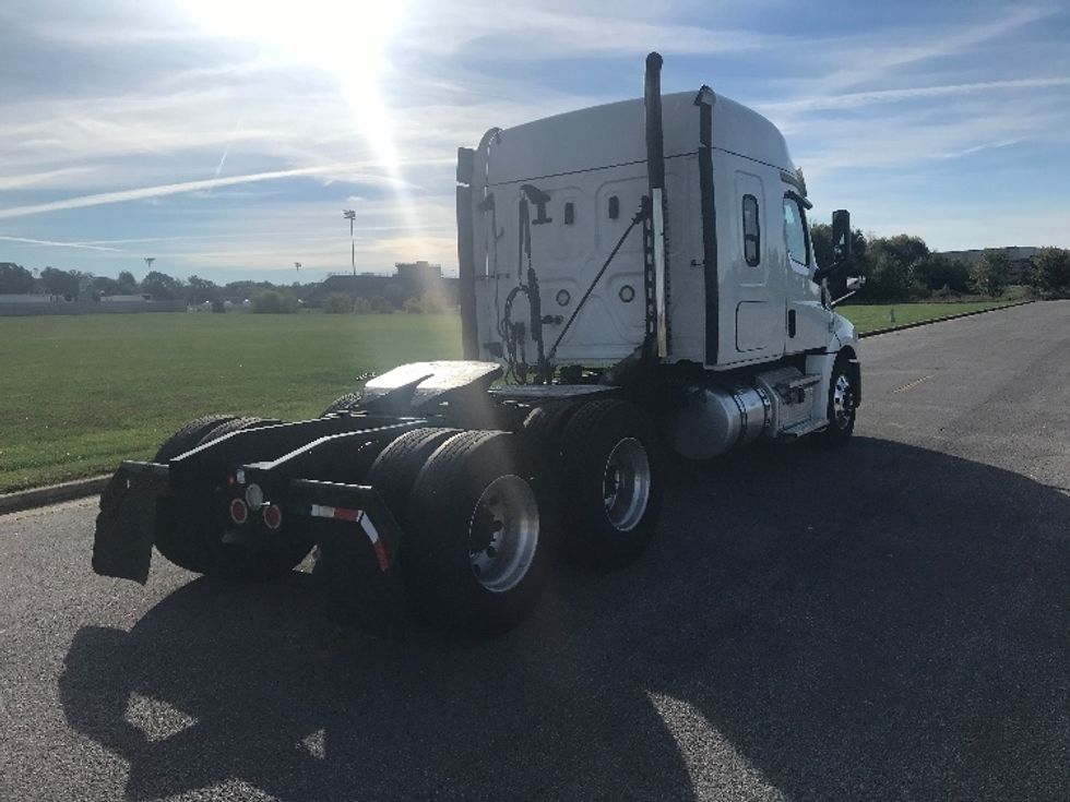 Sleeper Tractor-Heavy Duty Tractors-Freightliner-2020-T12664ST-Evansville-IN-262,652\n\t\tmiles-$ 74,750 - Image 7