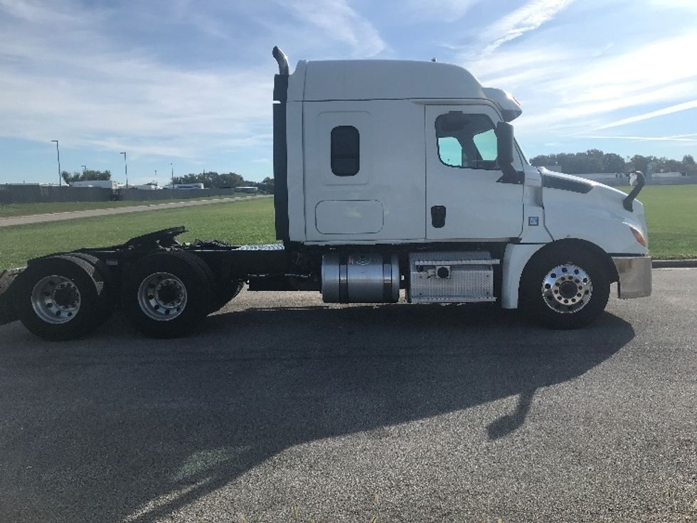 Sleeper Tractor-Heavy Duty Tractors-Freightliner-2020-T12664ST-Evansville-IN-262,652\n\t\tmiles-$ 74,750 - Image 8