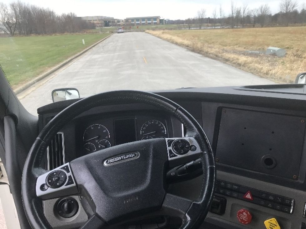 Sleeper Tractor-Heavy Duty Tractors-Freightliner-2020-T12664ST-Evansville-IN-342,388\n\t\tmiles-$ 69,250 - Image 11