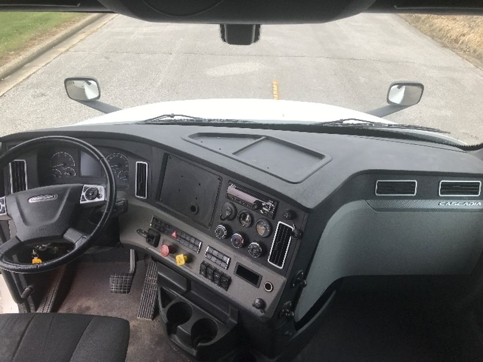 Sleeper Tractor-Heavy Duty Tractors-Freightliner-2020-T12664ST-Evansville-IN-342,388\n\t\tmiles-$ 69,250 - Image 12