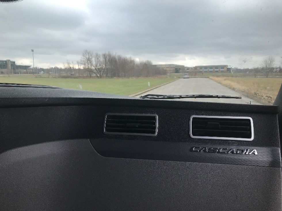 Sleeper Tractor-Heavy Duty Tractors-Freightliner-2020-T12664ST-Evansville-IN-342,388\n\t\tmiles-$ 69,250 - Image 14