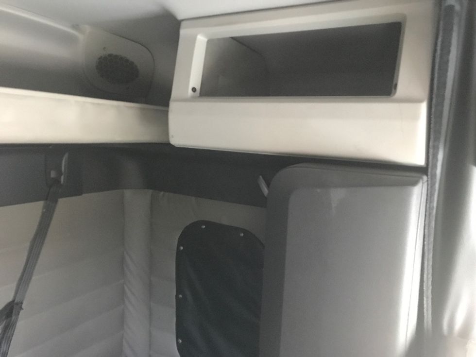 Sleeper Tractor-Heavy Duty Tractors-Freightliner-2020-T12664ST-Evansville-IN-342,388\n\t\tmiles-$ 69,250 - Image 18