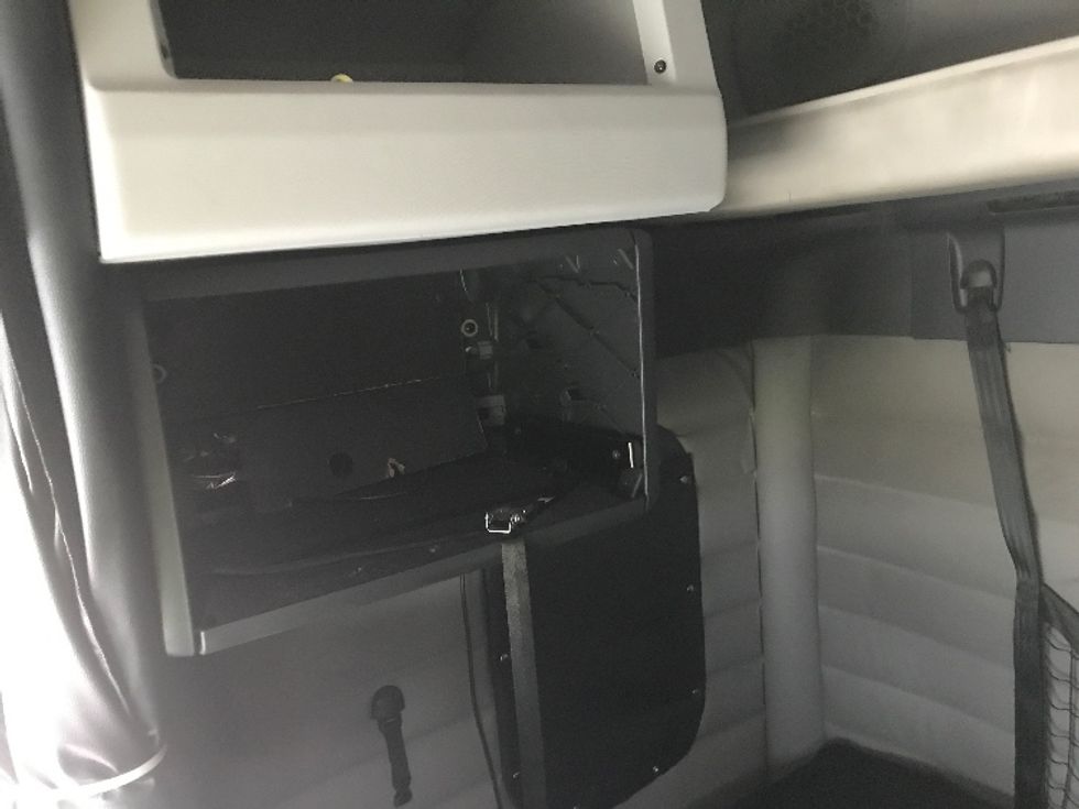 Sleeper Tractor-Heavy Duty Tractors-Freightliner-2020-T12664ST-Evansville-IN-342,388\n\t\tmiles-$ 69,250 - Image 19