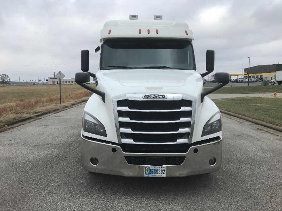 Sleeper Tractor-Heavy Duty Tractors-Freightliner-2020-T12664ST-Evansville-IN-342,388\n\t\tmiles-$ 69,250 - Image 2