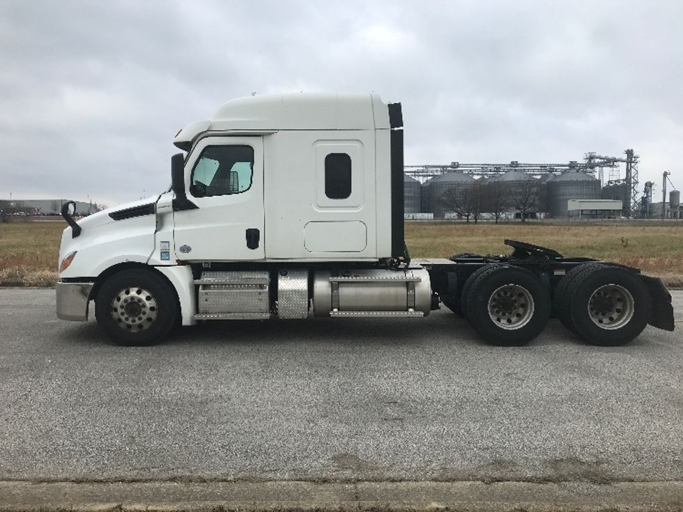 Sleeper Tractor-Heavy Duty Tractors-Freightliner-2020-T12664ST-Evansville-IN-342,388\n\t\tmiles-$ 69,250 - Image 4