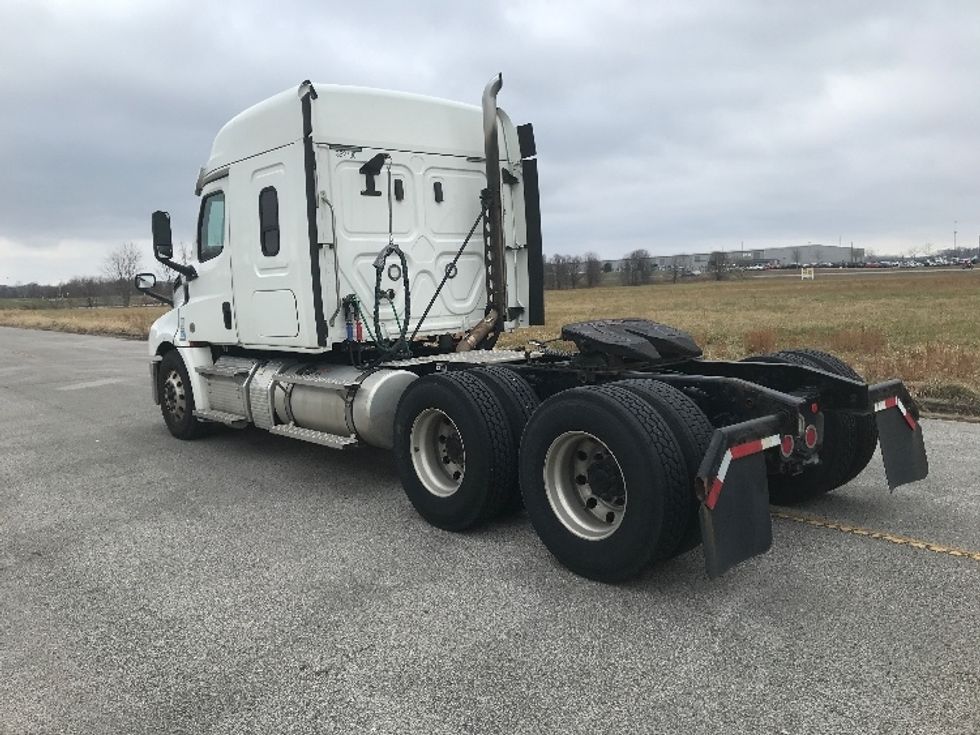 Sleeper Tractor-Heavy Duty Tractors-Freightliner-2020-T12664ST-Evansville-IN-342,388\n\t\tmiles-$ 69,250 - Image 5