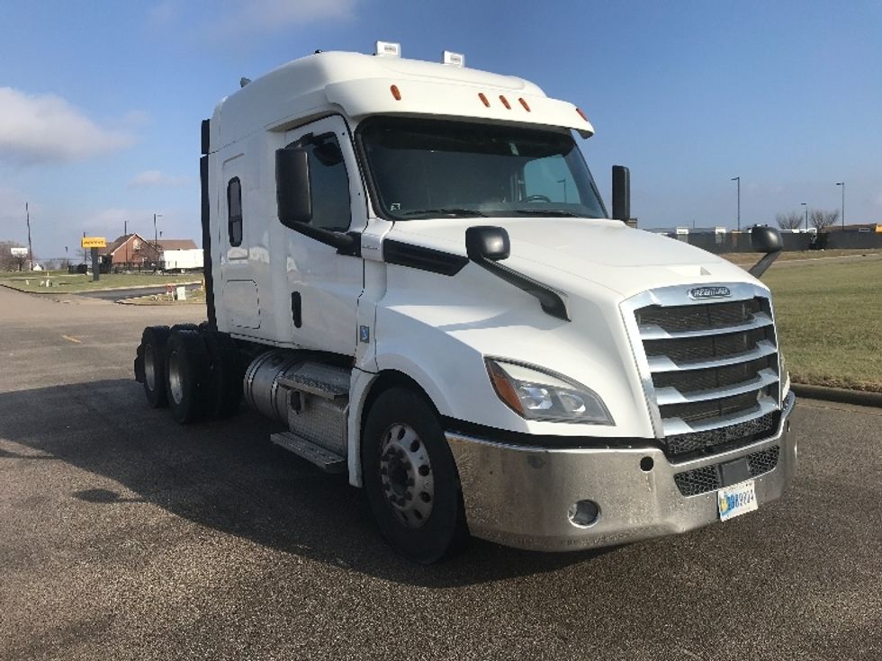 Sleeper Tractor-Heavy Duty Tractors-Freightliner-2020-T12664ST-Evansville-IN-357,000\n\t\tmiles-$ 68,500 - Image 1