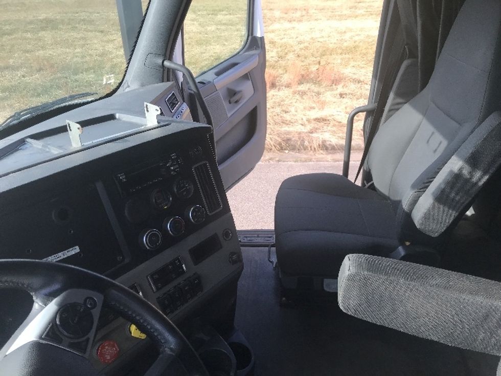 Sleeper Tractor-Heavy Duty Tractors-Freightliner-2020-T12664ST-Evansville-IN-357,000\n\t\tmiles-$ 68,500 - Image 10