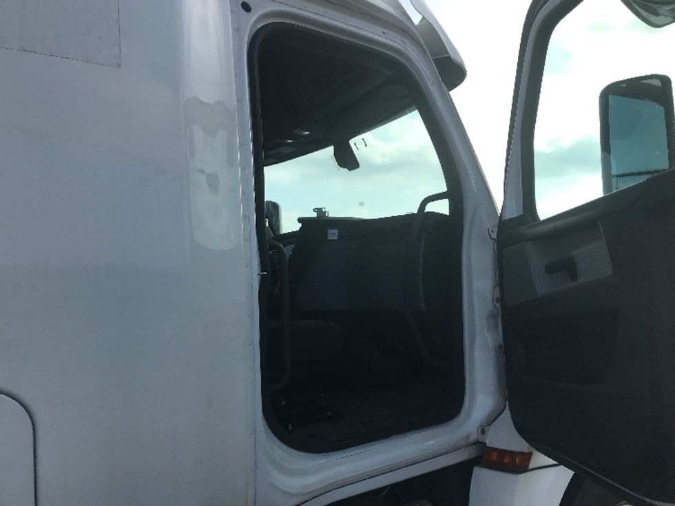 Sleeper Tractor-Heavy Duty Tractors-Freightliner-2020-T12664ST-Evansville-IN-357,000\n\t\tmiles-$ 68,500 - Image 13