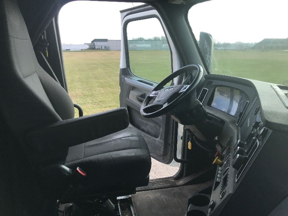 Sleeper Tractor-Heavy Duty Tractors-Freightliner-2020-T12664ST-Evansville-IN-357,000\n\t\tmiles-$ 68,500 - Image 15