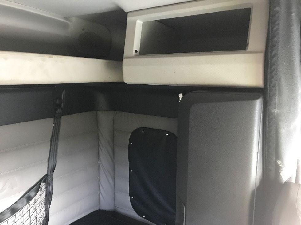 Sleeper Tractor-Heavy Duty Tractors-Freightliner-2020-T12664ST-Evansville-IN-357,000\n\t\tmiles-$ 68,500 - Image 17