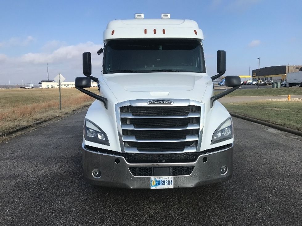 Sleeper Tractor-Heavy Duty Tractors-Freightliner-2020-T12664ST-Evansville-IN-357,000\n\t\tmiles-$ 68,500 - Image 2