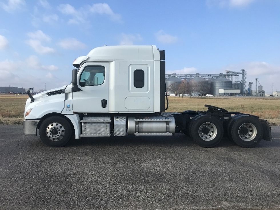 Sleeper Tractor-Heavy Duty Tractors-Freightliner-2020-T12664ST-Evansville-IN-357,000\n\t\tmiles-$ 68,500 - Image 4