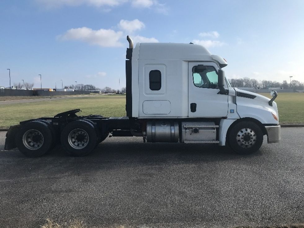 Sleeper Tractor-Heavy Duty Tractors-Freightliner-2020-T12664ST-Evansville-IN-357,000\n\t\tmiles-$ 68,500 - Image 8