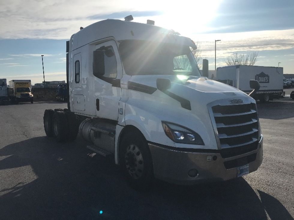 Sleeper Tractor-Heavy Duty Tractors-Freightliner-2020-T12664ST-Evansville-IN-375,364\n\t\tmiles-$ 64,250 - Image 1