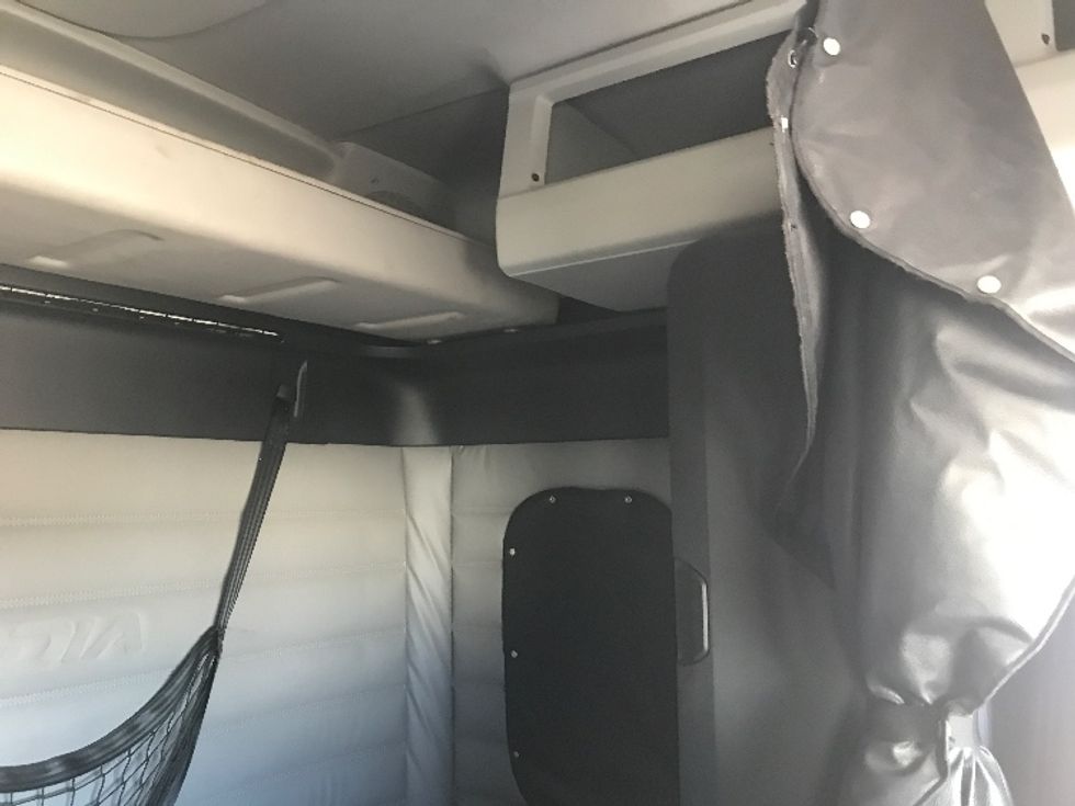 Sleeper Tractor-Heavy Duty Tractors-Freightliner-2020-T12664ST-Evansville-IN-375,364\n\t\tmiles-$ 64,250 - Image 18