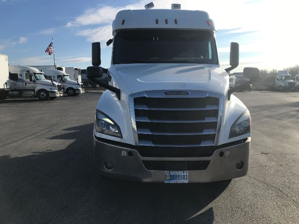 Sleeper Tractor-Heavy Duty Tractors-Freightliner-2020-T12664ST-Evansville-IN-375,364\n\t\tmiles-$ 64,250 - Image 2
