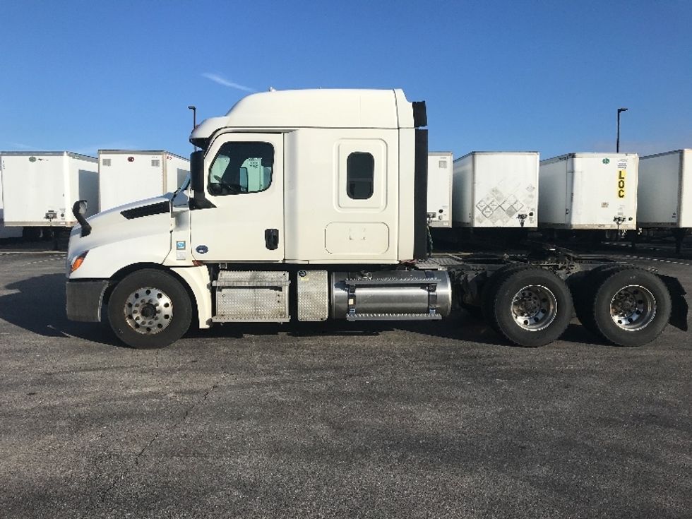 Sleeper Tractor-Heavy Duty Tractors-Freightliner-2020-T12664ST-Evansville-IN-375,364\n\t\tmiles-$ 64,250 - Image 4