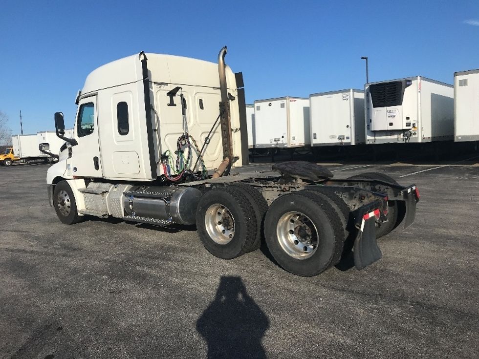 Sleeper Tractor-Heavy Duty Tractors-Freightliner-2020-T12664ST-Evansville-IN-375,364\n\t\tmiles-$ 64,250 - Image 5