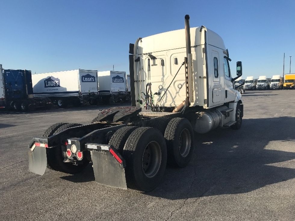 Sleeper Tractor-Heavy Duty Tractors-Freightliner-2020-T12664ST-Evansville-IN-375,364\n\t\tmiles-$ 64,250 - Image 7