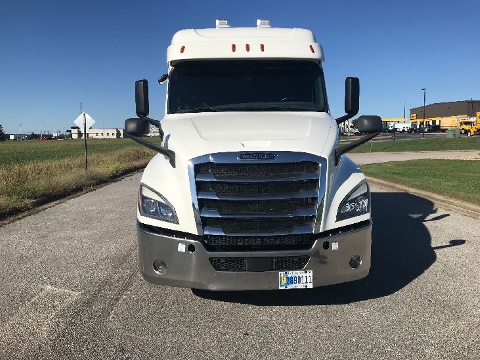 Sleeper Tractor-Heavy Duty Tractors-Freightliner-2020-T12664ST-Evansville-IN-424,531\n\t\tmiles-$ 66,250 - Image 2