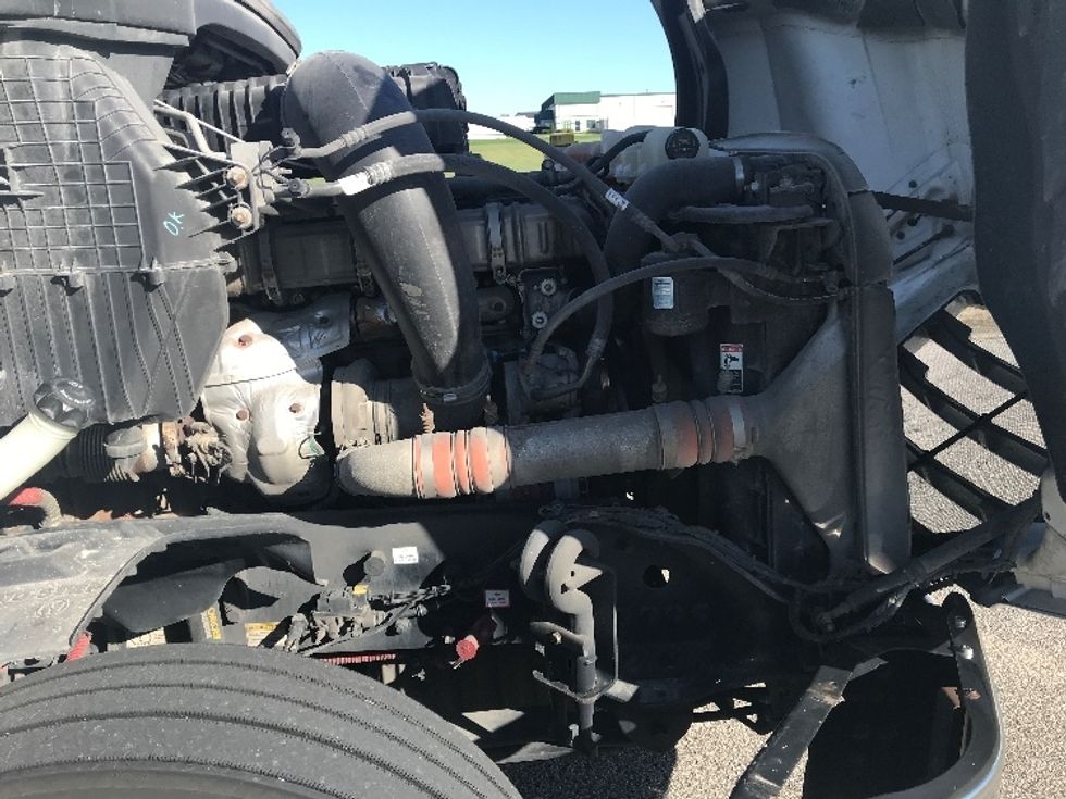 Sleeper Tractor-Heavy Duty Tractors-Freightliner-2020-T12664ST-Evansville-IN-424,531\n\t\tmiles-$ 66,250 - Image 20