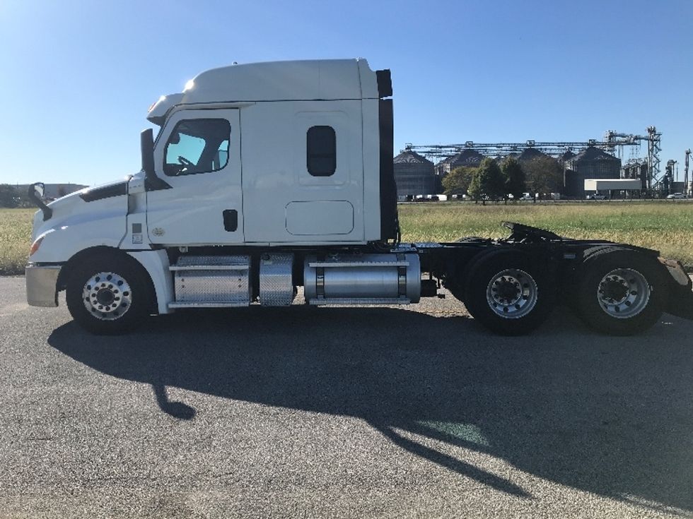 Sleeper Tractor-Heavy Duty Tractors-Freightliner-2020-T12664ST-Evansville-IN-424,531\n\t\tmiles-$ 66,250 - Image 4