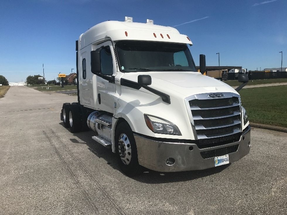 Sleeper Tractor-Heavy Duty Tractors-Freightliner-2020-T12664ST-Evansville-IN-425,019\n\t\tmiles-$ 66,250 - Image 1