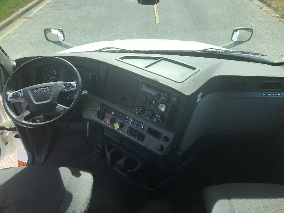 Sleeper Tractor-Heavy Duty Tractors-Freightliner-2020-T12664ST-Evansville-IN-425,019\n\t\tmiles-$ 66,250 - Image 12