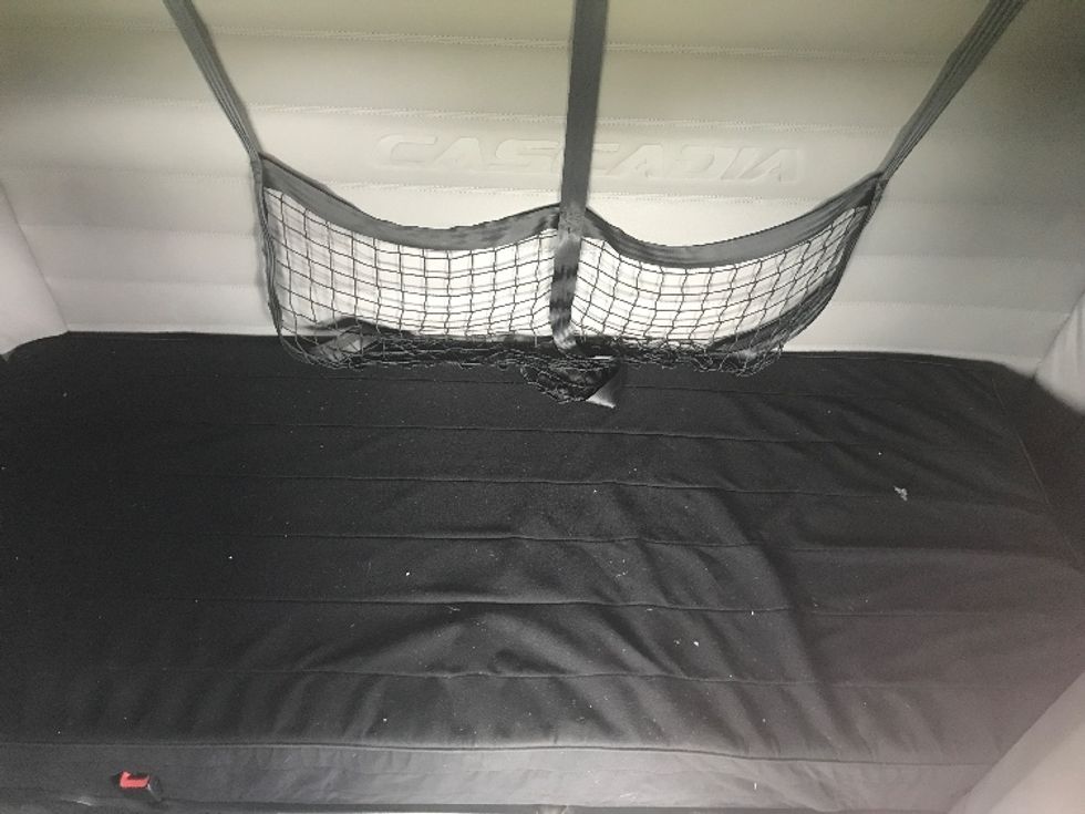 Sleeper Tractor-Heavy Duty Tractors-Freightliner-2020-T12664ST-Evansville-IN-425,019\n\t\tmiles-$ 66,250 - Image 17