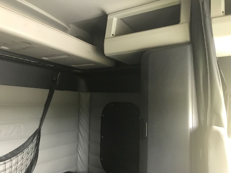 Sleeper Tractor-Heavy Duty Tractors-Freightliner-2020-T12664ST-Evansville-IN-425,019\n\t\tmiles-$ 66,250 - Image 18