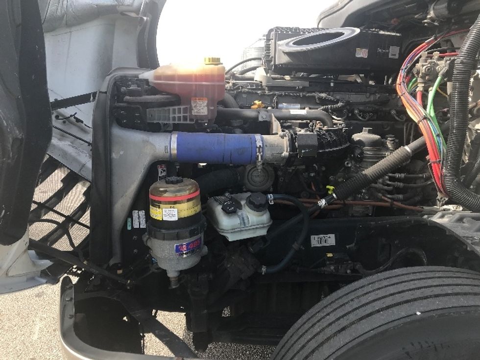 Sleeper Tractor-Heavy Duty Tractors-Freightliner-2020-T12664ST-Evansville-IN-425,019\n\t\tmiles-$ 66,250 - Image 21