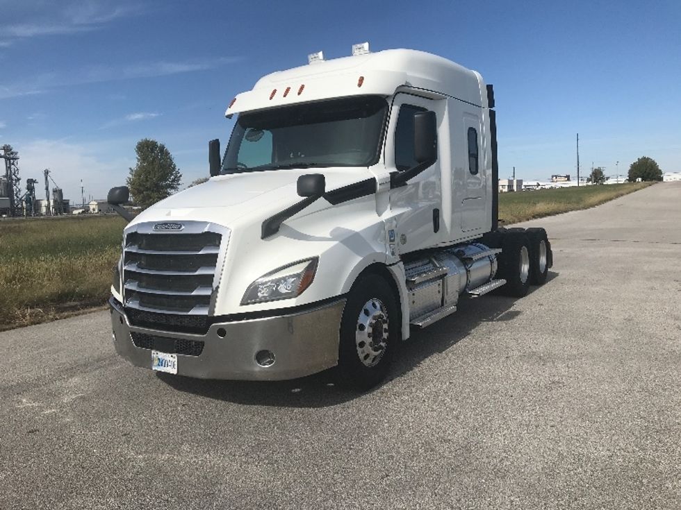 Sleeper Tractor-Heavy Duty Tractors-Freightliner-2020-T12664ST-Evansville-IN-425,019\n\t\tmiles-$ 66,250 - Image 3