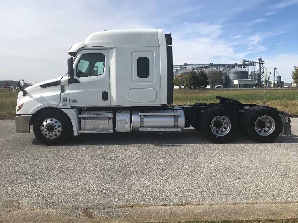 Sleeper Tractor-Heavy Duty Tractors-Freightliner-2020-T12664ST-Evansville-IN-425,019\n\t\tmiles-$ 66,250 - Image 4