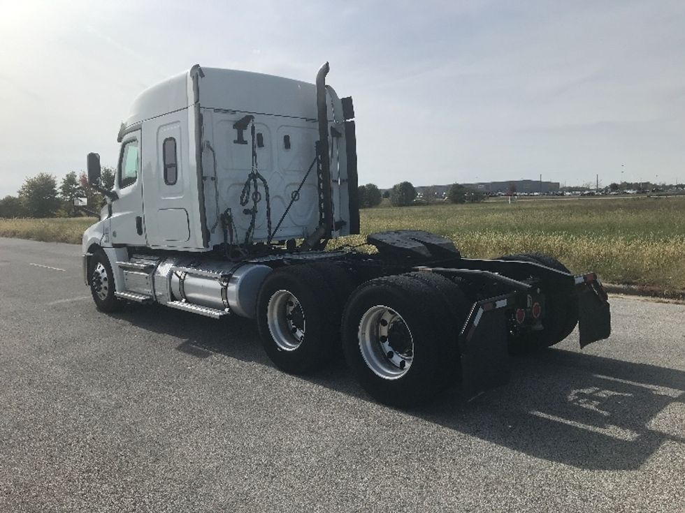 Sleeper Tractor-Heavy Duty Tractors-Freightliner-2020-T12664ST-Evansville-IN-425,019\n\t\tmiles-$ 66,250 - Image 5