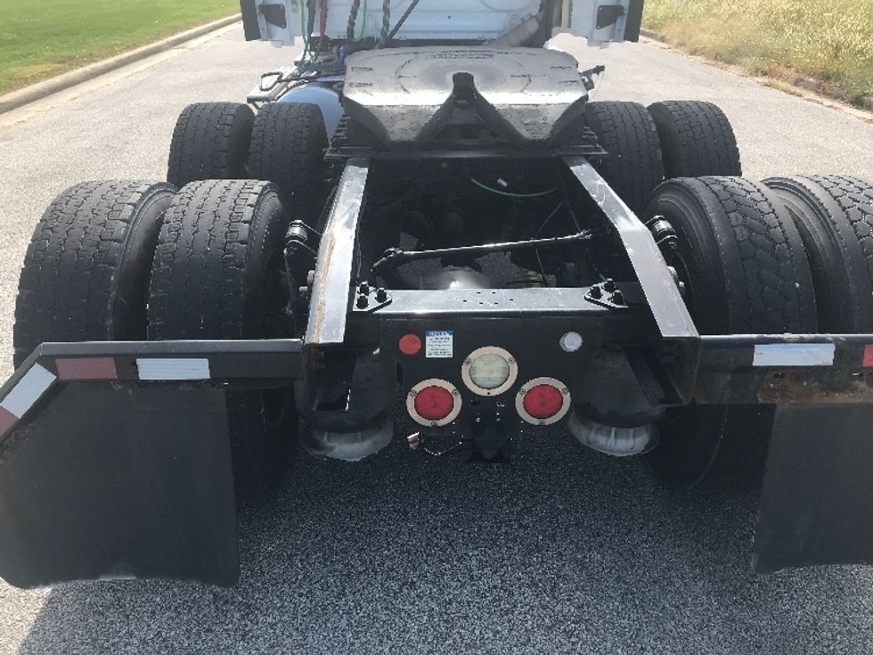 Sleeper Tractor-Heavy Duty Tractors-Freightliner-2020-T12664ST-Evansville-IN-425,019\n\t\tmiles-$ 66,250 - Image 6