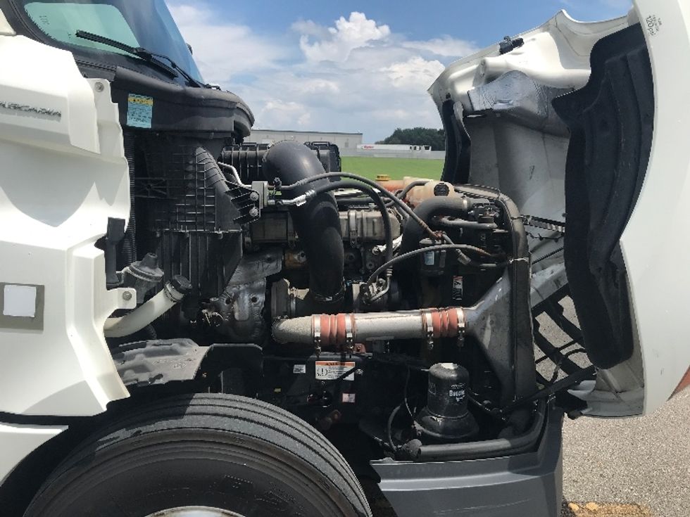 Sleeper Tractor-Heavy Duty Tractors-Freightliner-2020-T12664ST-Evansville-IN-439,027\n\t\tmiles-$ 64,750 - Image 20