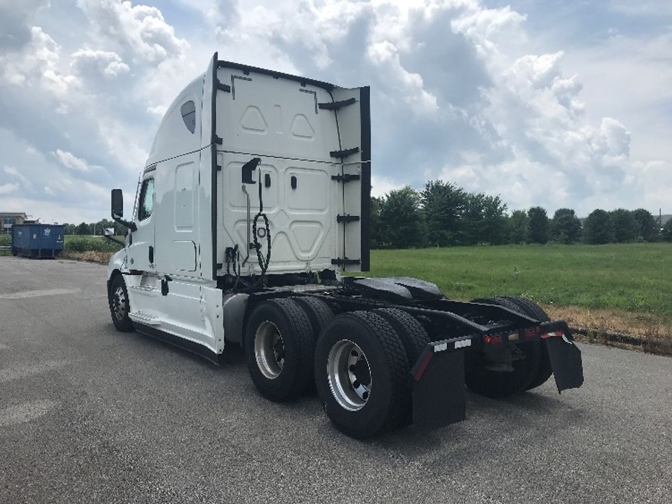 Sleeper Tractor-Heavy Duty Tractors-Freightliner-2020-T12664ST-Evansville-IN-439,027\n\t\tmiles-$ 64,750 - Image 5