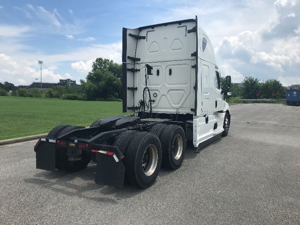 Sleeper Tractor-Heavy Duty Tractors-Freightliner-2020-T12664ST-Evansville-IN-439,027\n\t\tmiles-$ 64,750 - Image 7