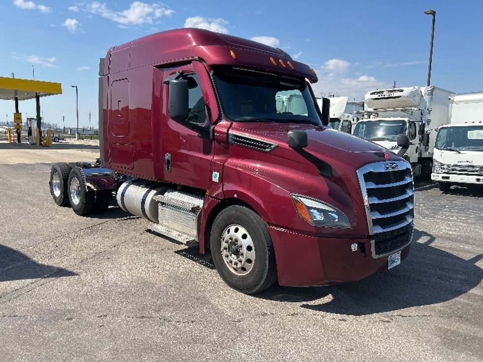 Sleeper Tractor-Heavy Duty Tractors-Freightliner-2020-T12664ST-Evansville-IN-464,523\n\t\tmiles-$ 56,250 - Image 1