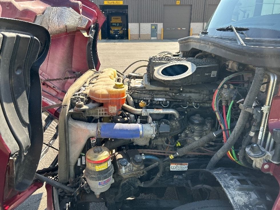 Sleeper Tractor-Heavy Duty Tractors-Freightliner-2020-T12664ST-Evansville-IN-464,523\n\t\tmiles-$ 56,250 - Image 21