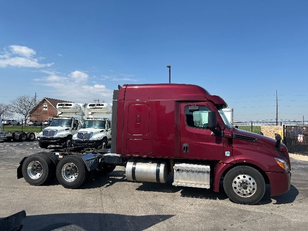 Sleeper Tractor-Heavy Duty Tractors-Freightliner-2020-T12664ST-Evansville-IN-464,523\n\t\tmiles-$ 56,250 - Image 8